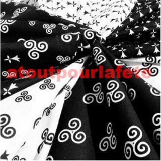 Tissu noir meli melo Triskells et hermines (Vente au mètre)