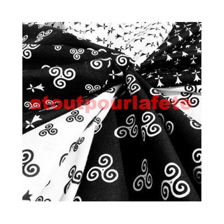 Tissu noir meli melo Triskells et hermines (Vente au mètre)