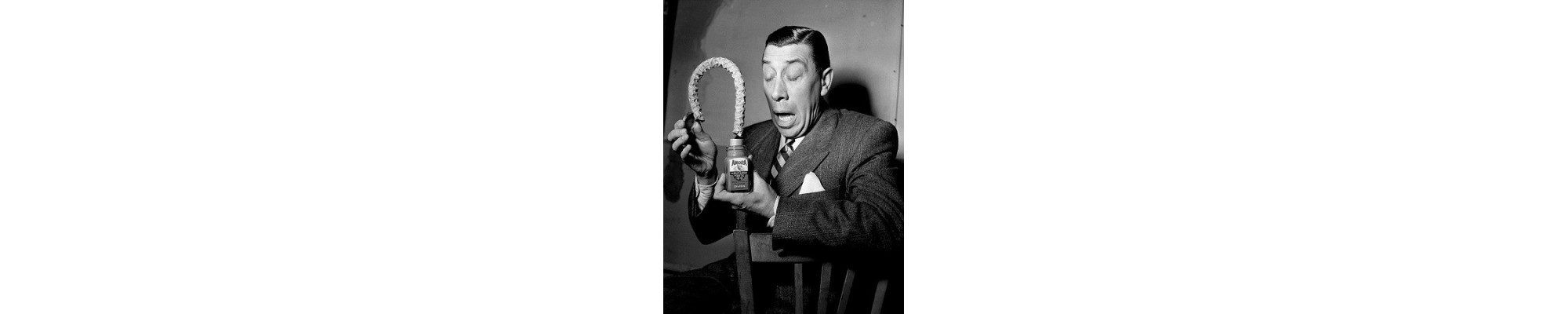 Boules puantes, Verres baveurs, Araignées, couteau mouche, cuillère baveuse, moutardier sauteur....  Tous les gags servis sur un plateau